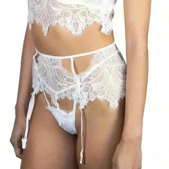 Bridal Garter Scallop Lace Rigel  by Less Is Amor - Picture 2 of 5